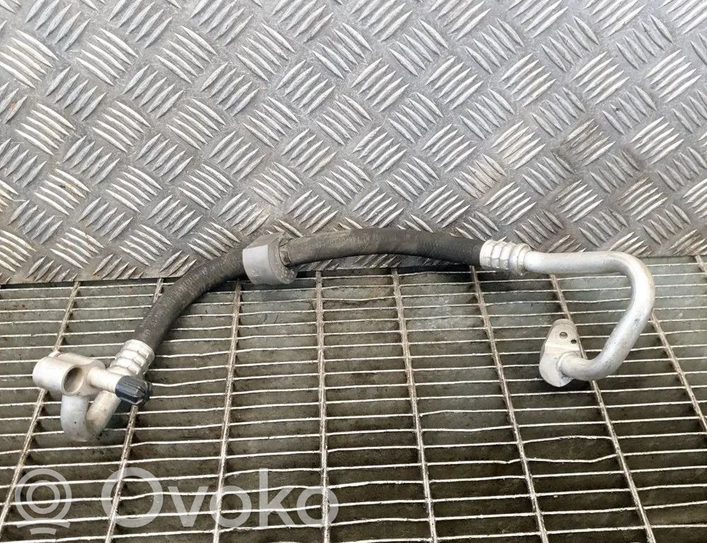 BMW 4 F32 F33 Ilmastointilaitteen putki (A/C) 