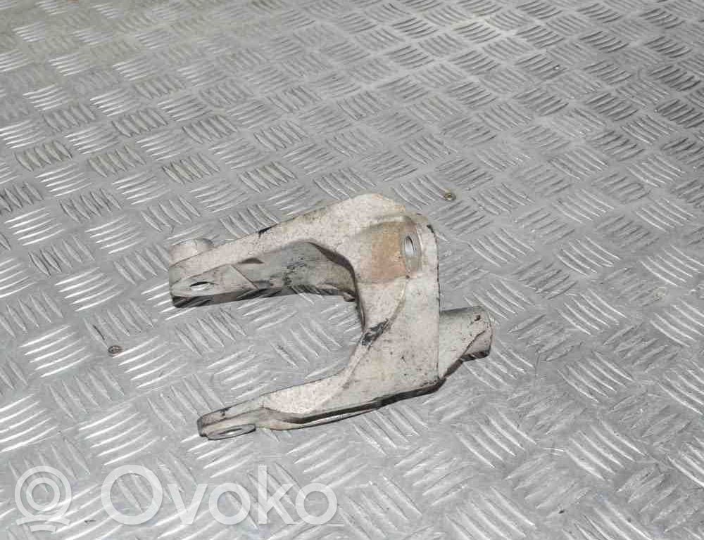 Opel Insignia A Engine mounting bracket 