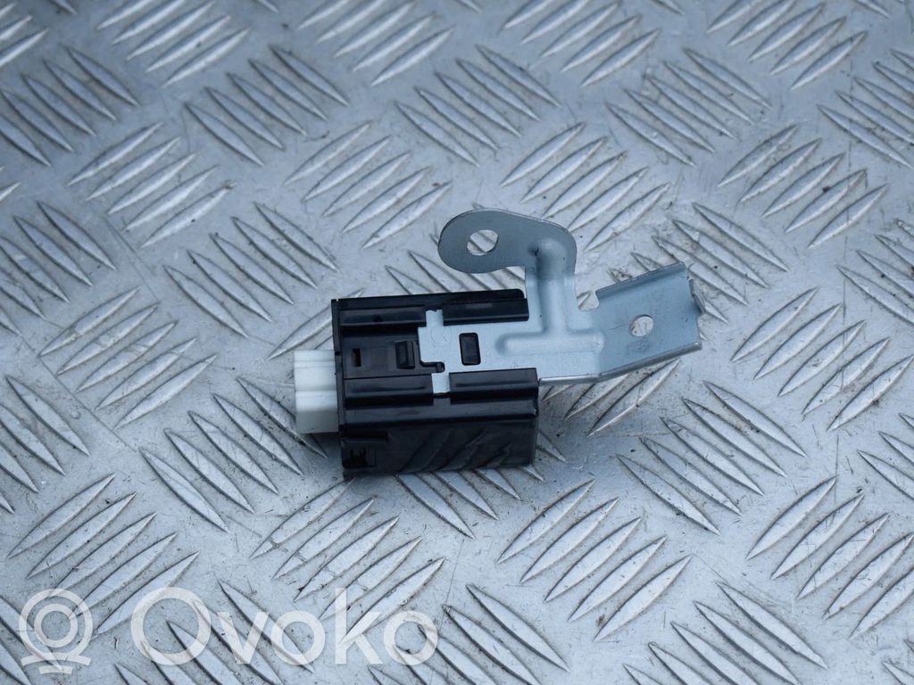 Moduł / Sterownik systemu uruchamiania bezkluczykowego   X1T85672MSKE12601