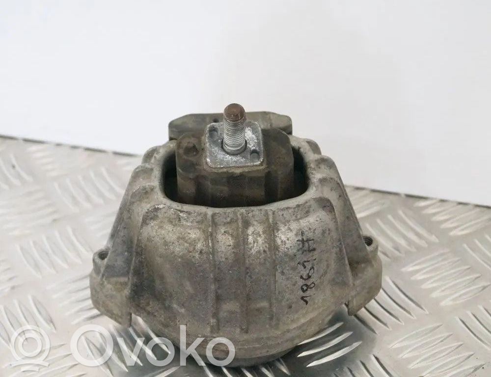 Engine mount bracket   6768852
