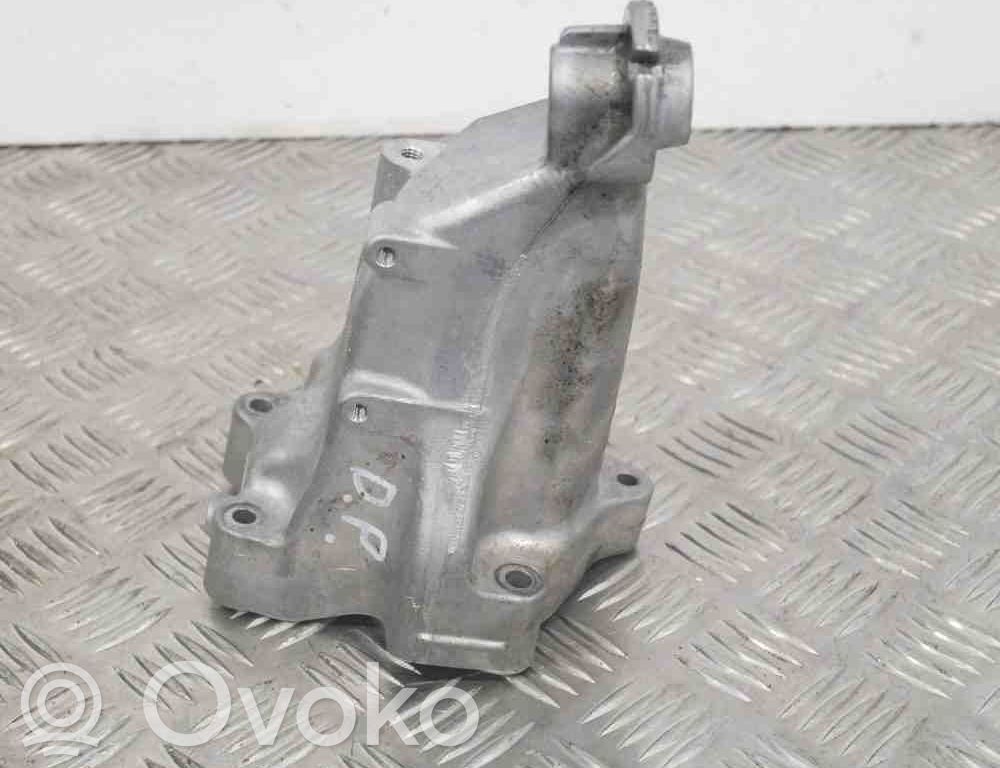 Mercedes-Benz E W212 Suport motor 