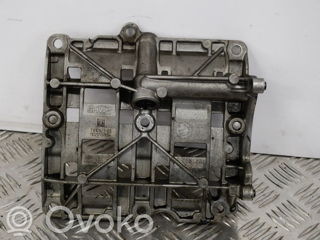 BMW 5 F10 F11 Другая деталь отсека двигателя 