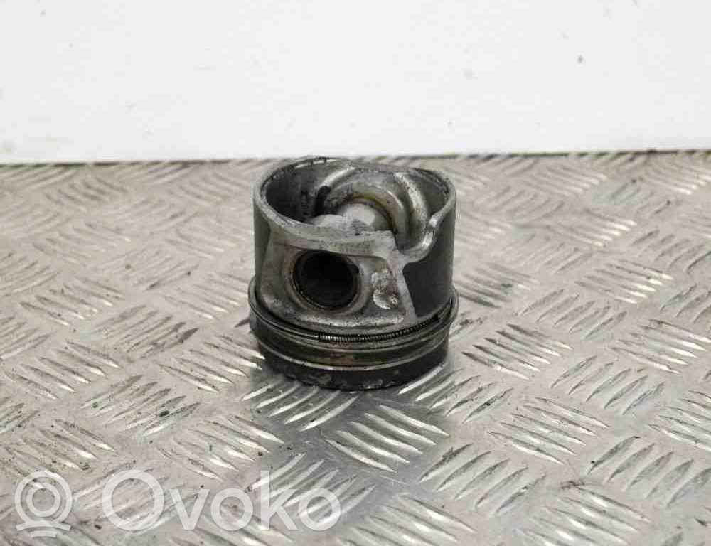 Volkswagen Golf V Piston