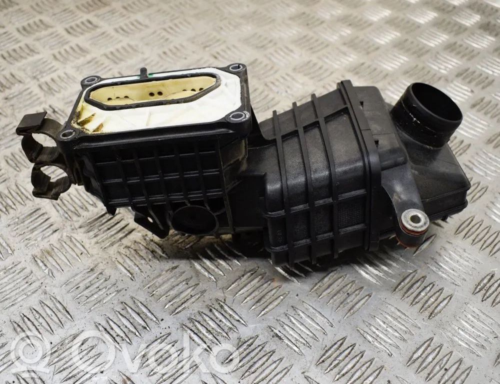 Volkswagen PASSAT B6 Kita variklio skyriaus detalė 