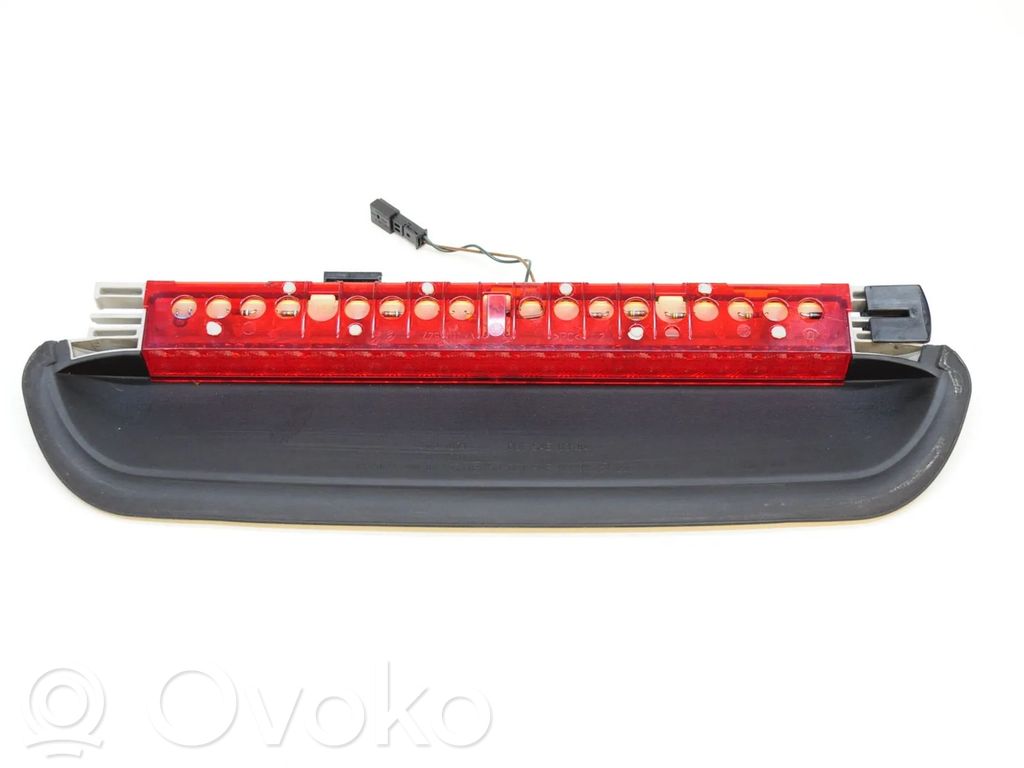 Kolmas/lisäjarruvalo   6946614