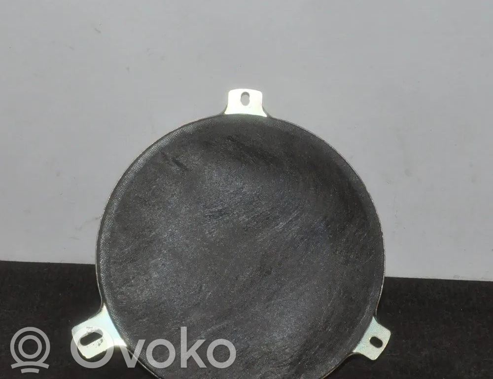 Enceinte de porte arrière   05064551AB