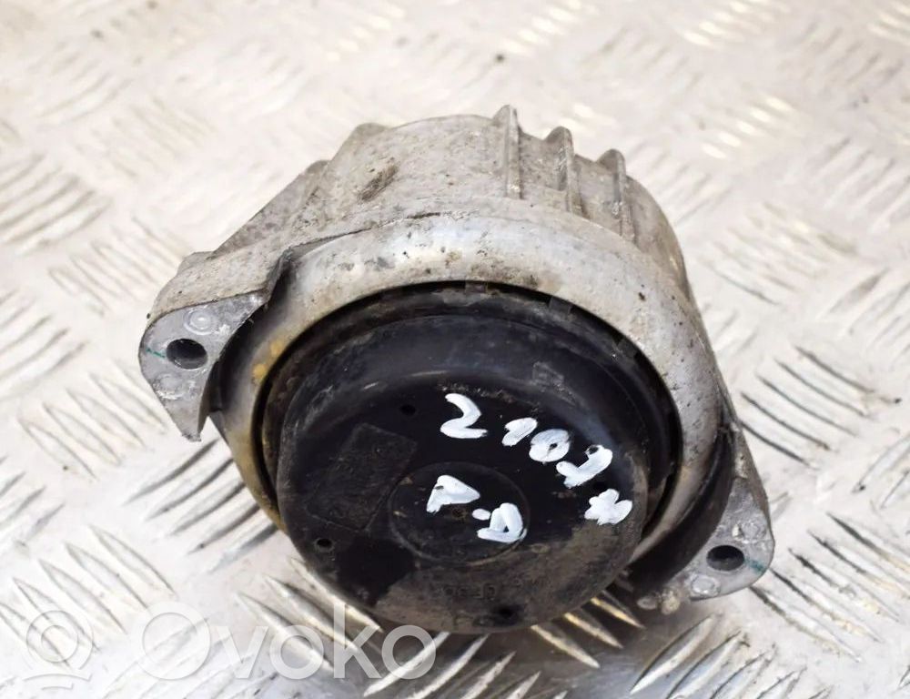 Dzinēja spilvens   6768800