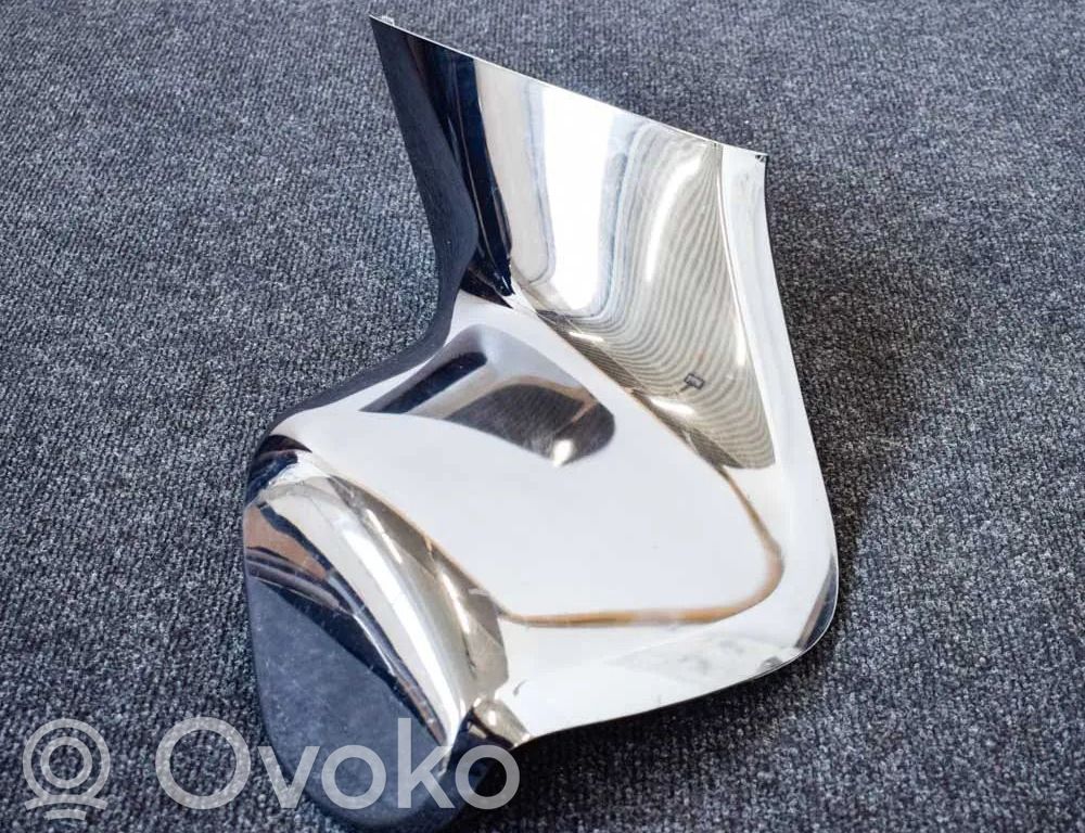 Tesla Model X Kita salono detalė 