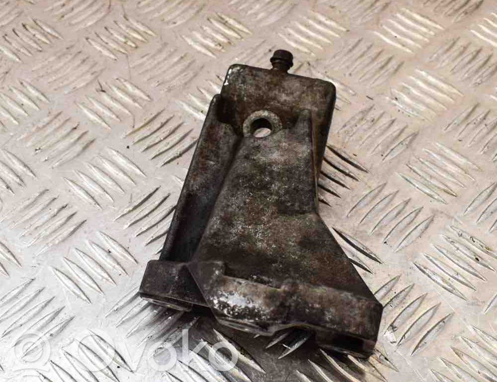 Volvo S80 Engine mounting bracket 