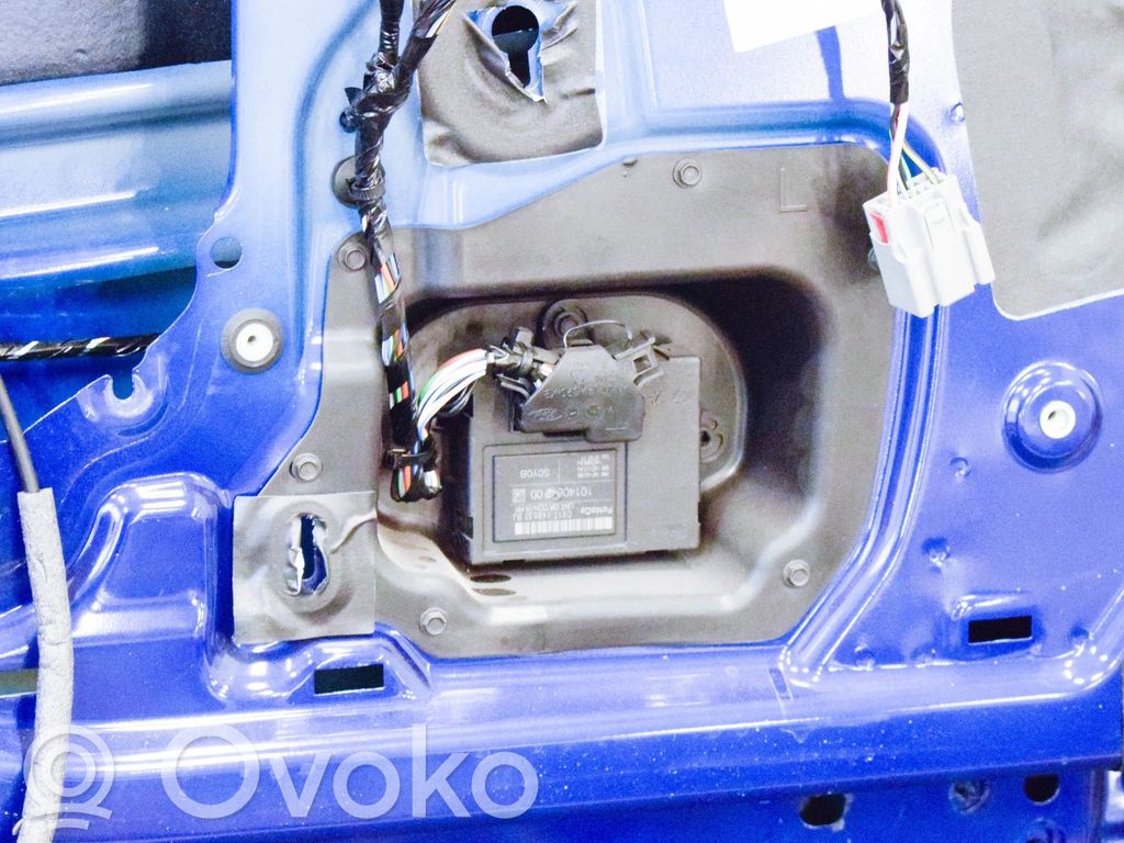 Ford B-MAX Задняя дверь 