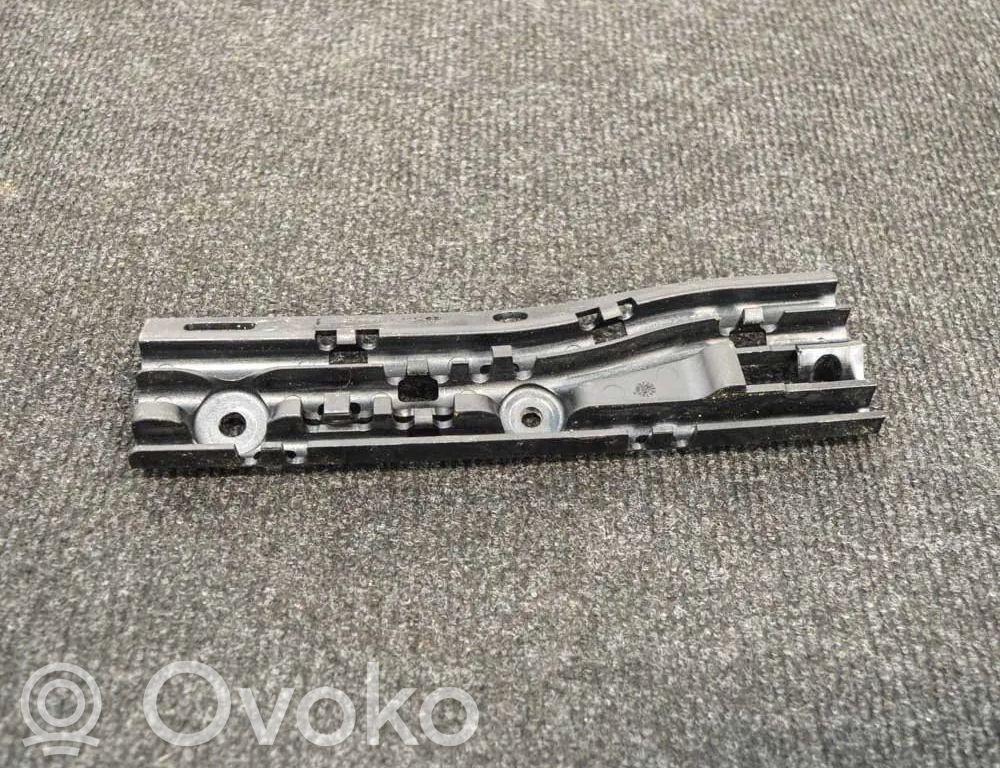 Tesla Model S Muu korin osa 