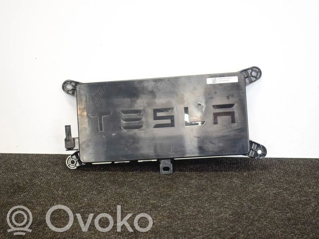 Tesla Model X Durvju vadības bloks 