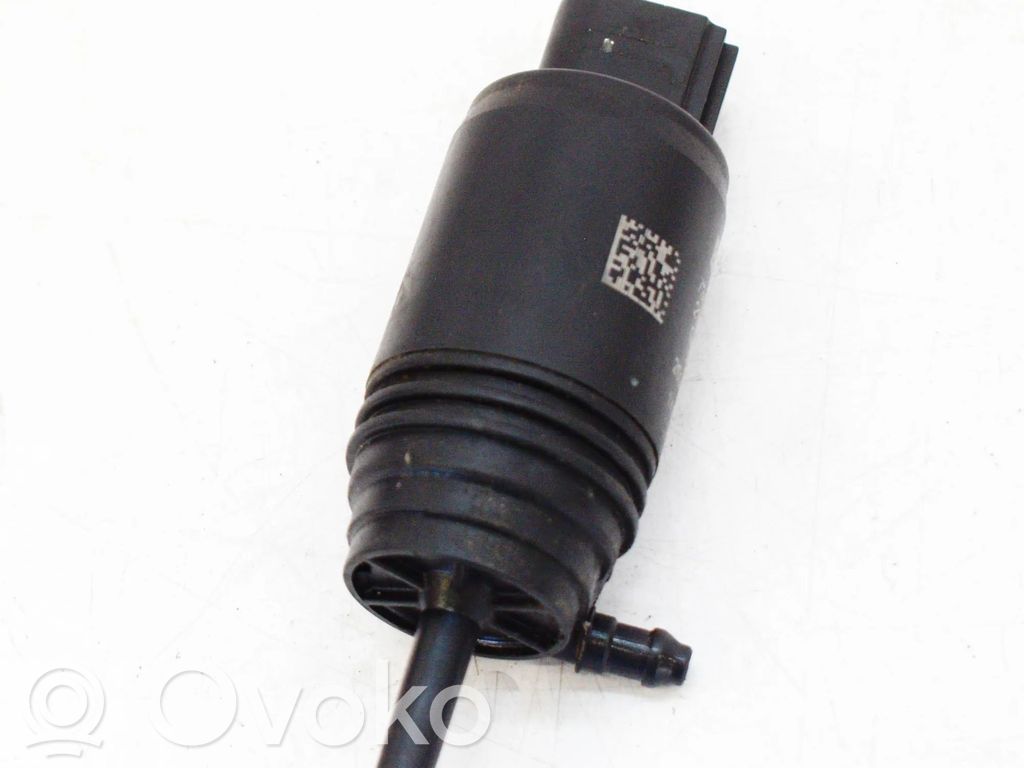 BMW X1 E84 Windscreen/windshield washer pump 