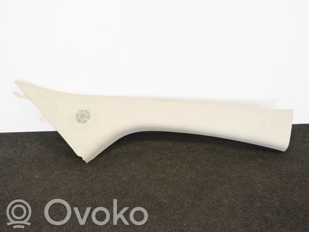 Osłona słupka szyby przedniej / A   689315778,42648906