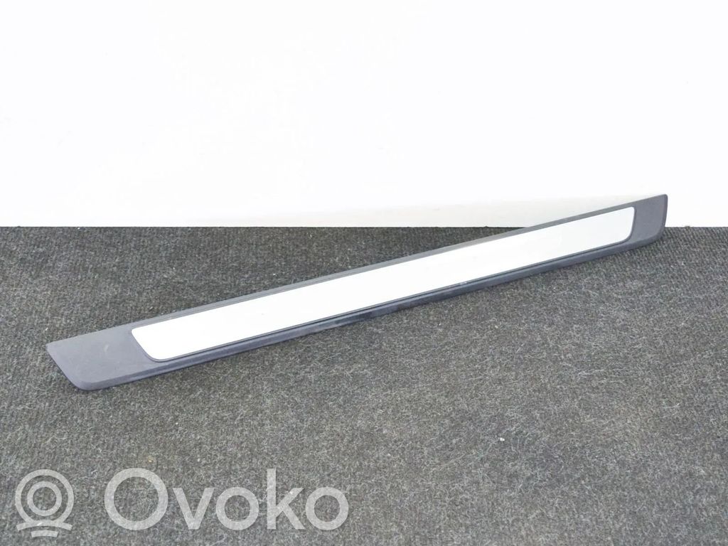Audi A4 S4 B9 8W Osłona listwy przedniej 