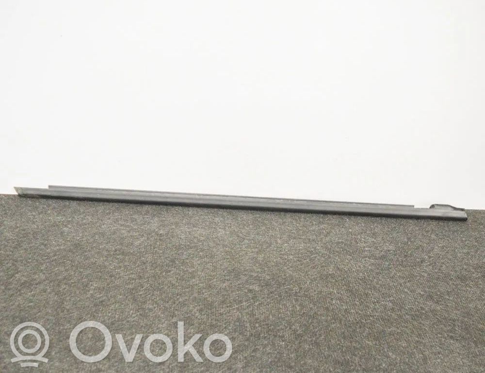 Volkswagen Polo V 6R Listwa / Uszczelka szyby drzwi przesuwanych 