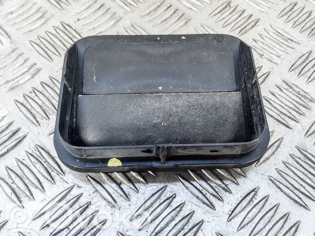 Quarter panel pressure vent   2F2AB280B62AB