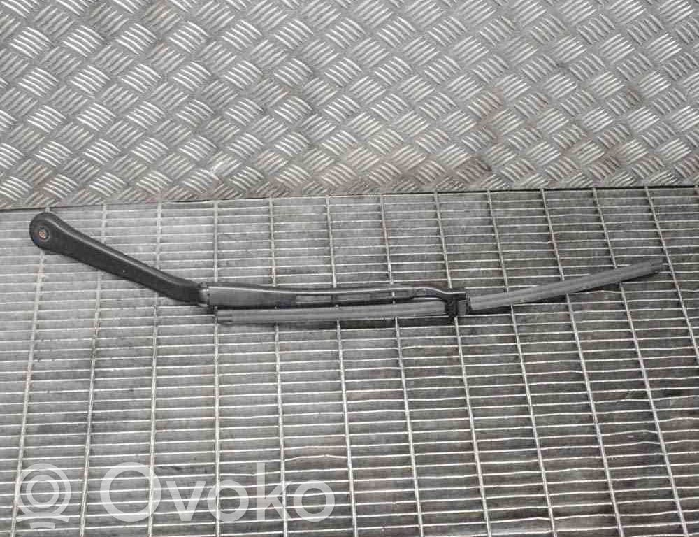Windshield/front glass wiper blade