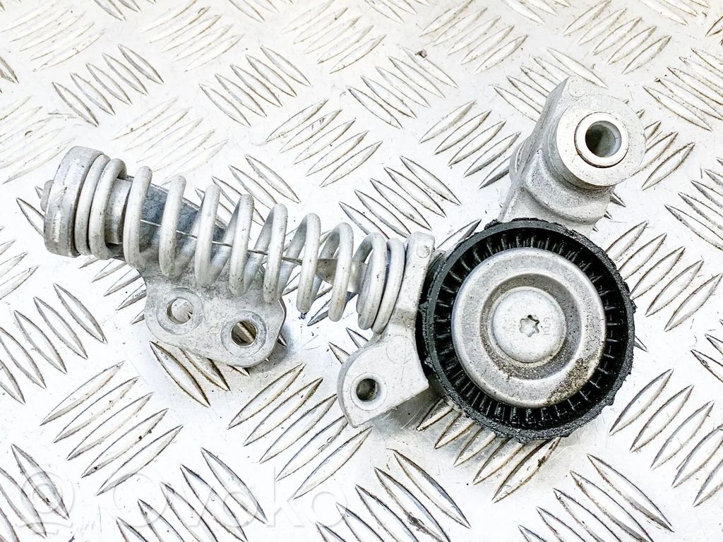 Volvo XC40 Napinacz paska alternatora 