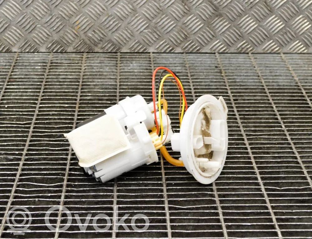 Audi A4 S4 B9 8W Bomba interna de combustible 