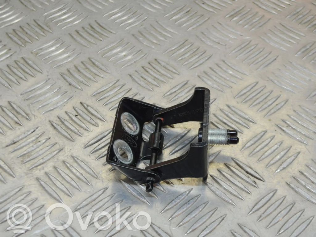 Ford Fiesta Tailgate/trunk/boot hinge 