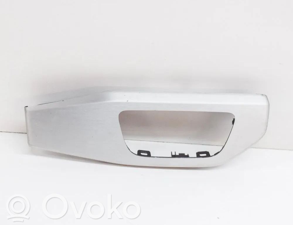 Panel trim   8W2853190