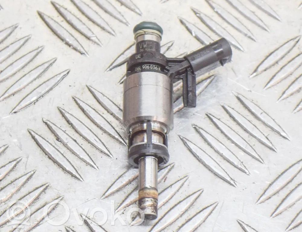 Volkswagen Golf VII Inyector de combustible 