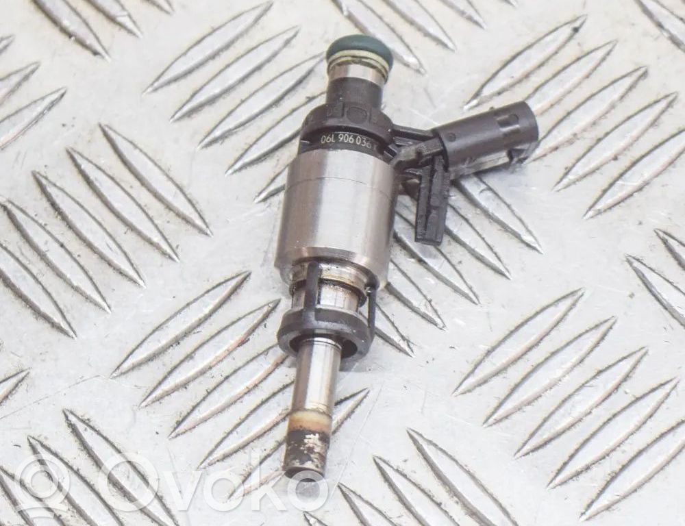 Volkswagen Golf VII Inyector de combustible 