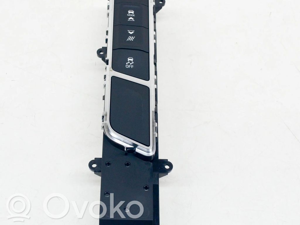 Jaguar I-Pace A set of switches 