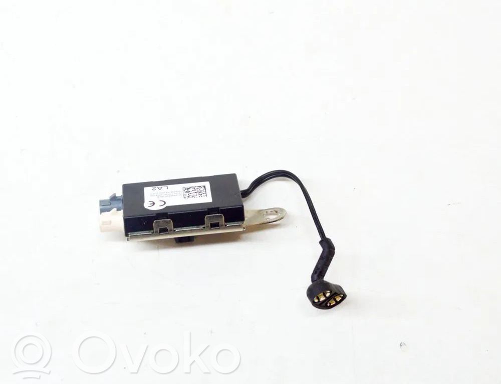 Tesla Model X Amplificateur d'antenne