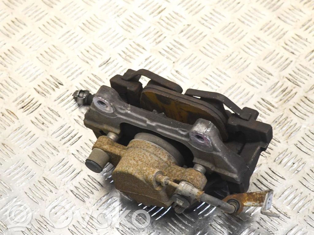 Volvo XC60 Front brake caliper 