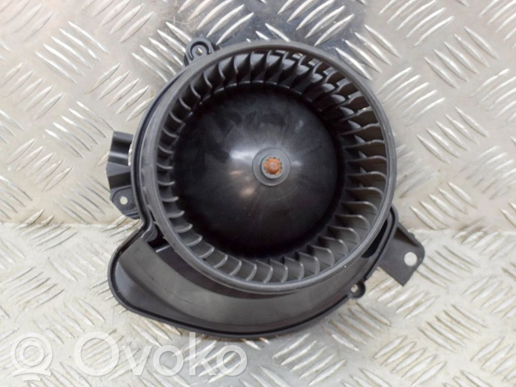 Opel Corsa F Lämmittimen puhallin 
