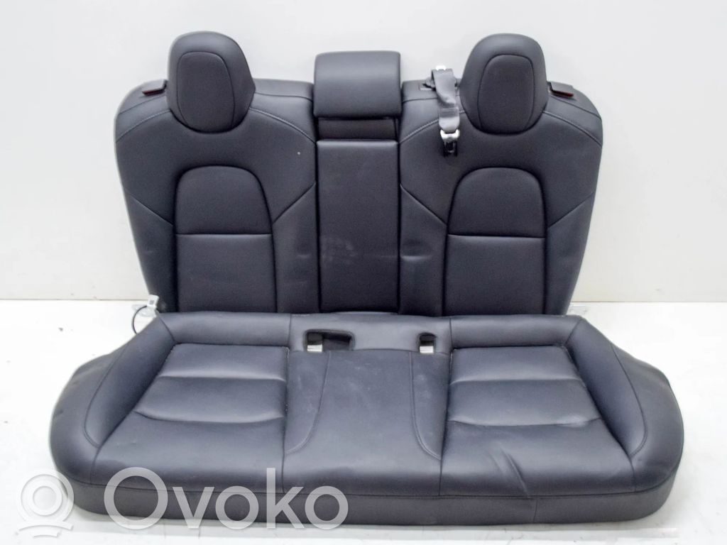 Tesla Model 3 Takaistuin 