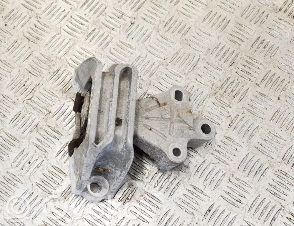Renault Zoe Engine mount bracket 