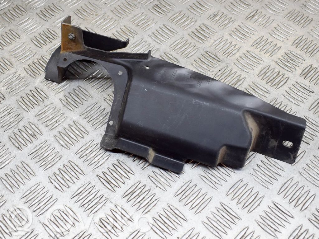 Nissan NP300 Radiatoriaus oro nukreipėjas (-ai) 