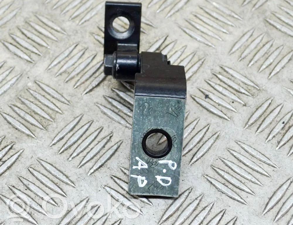 Front door upper hinge   A046574,7266676
