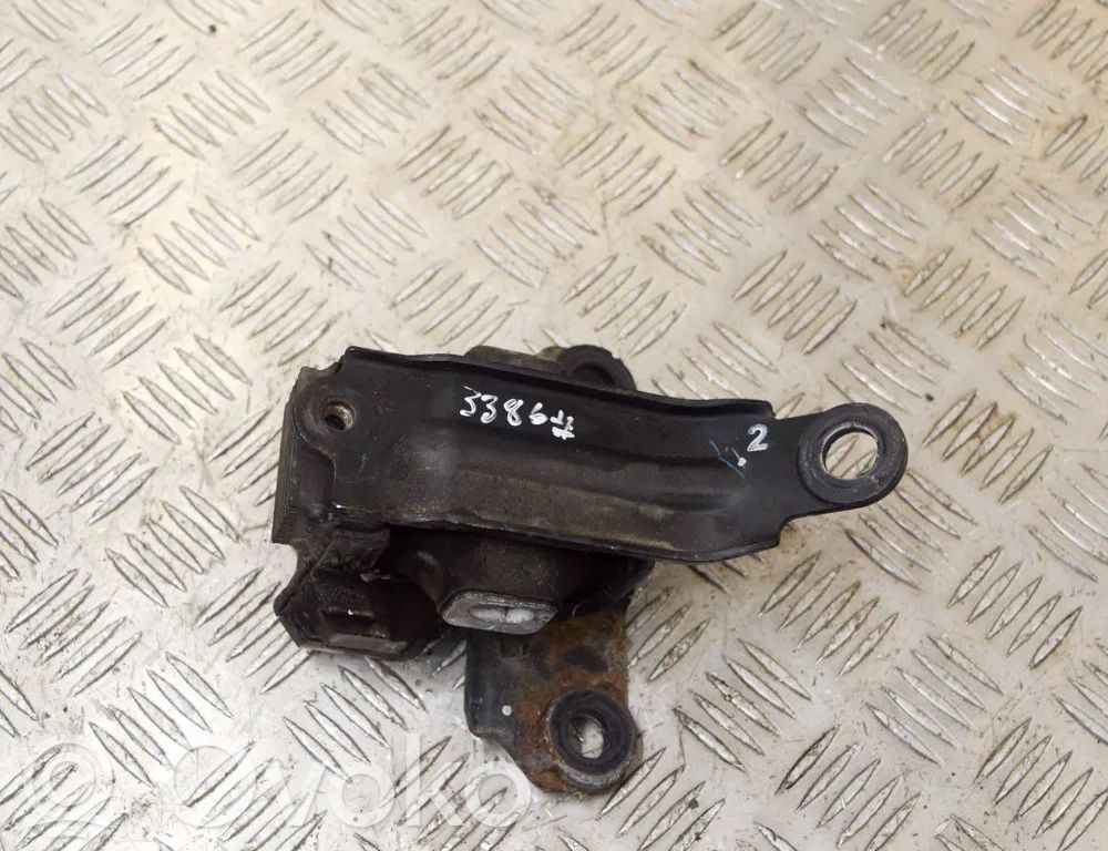 Mazda CX-3 Engine mount bracket 