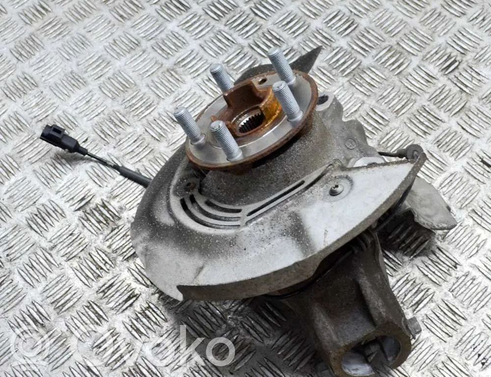 Front wheel hub   28C84863