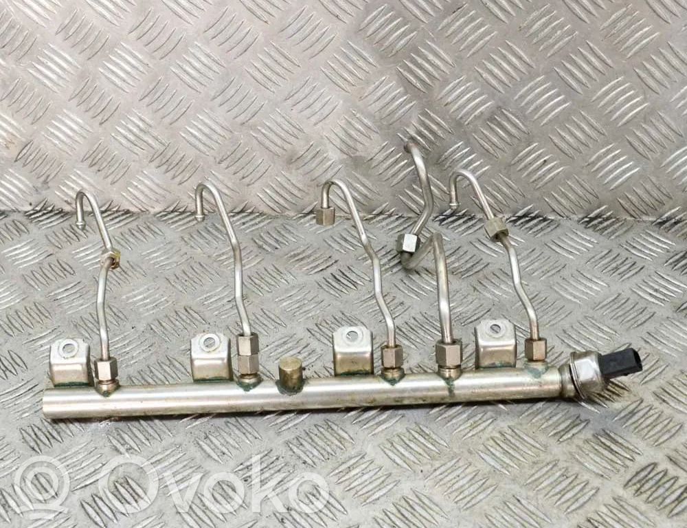 BMW 5 F10 F11 Rampă alimentare injectoare 