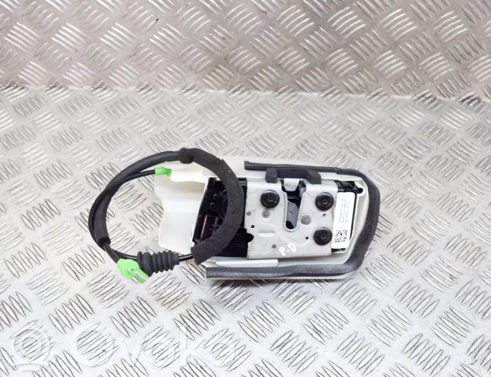 Tesla Model 3 Priekšpusē slēdzene 