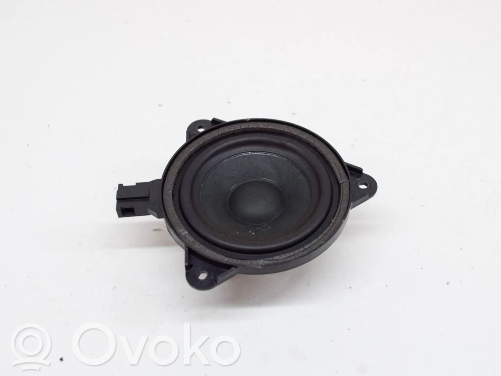 Audi RS Q3 Takaoven kaiutin 