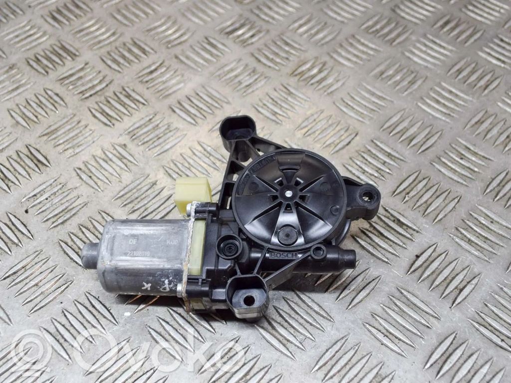Audi RS Q3 Silnik regulatora szyby drzwi przednich 