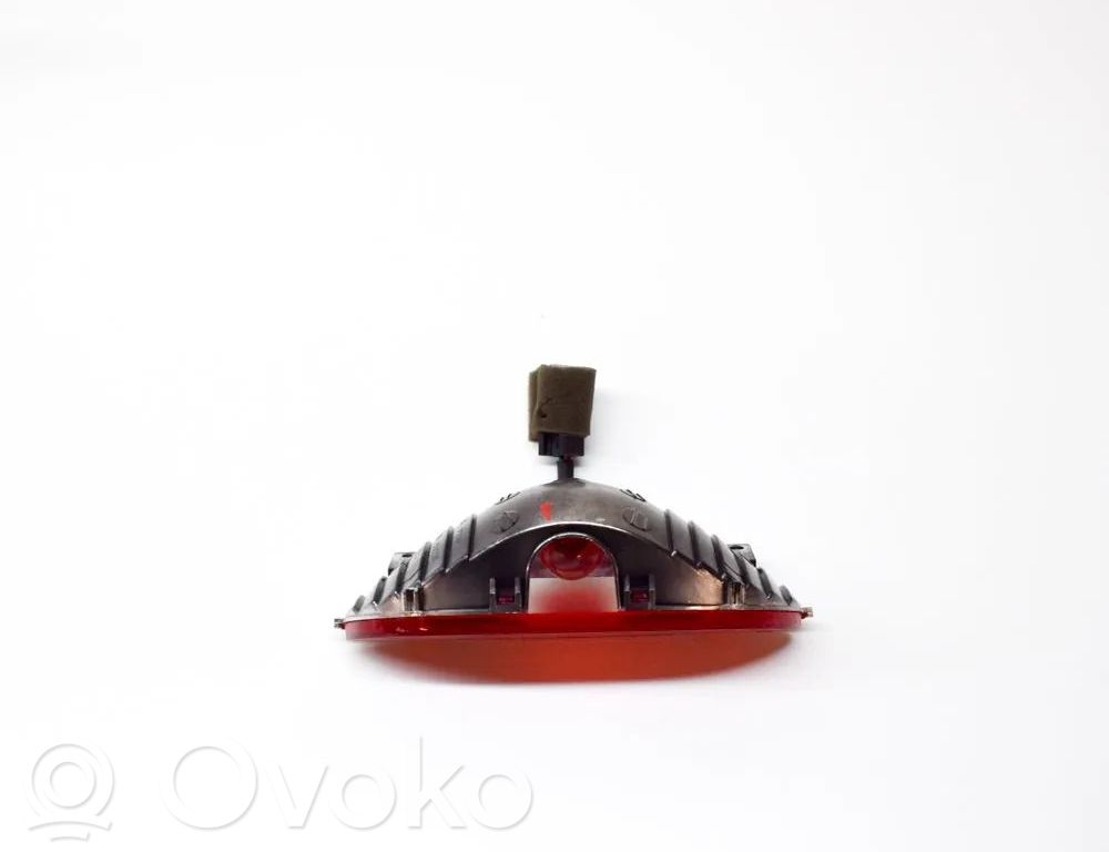 KIA Carnival Third/center stoplight 