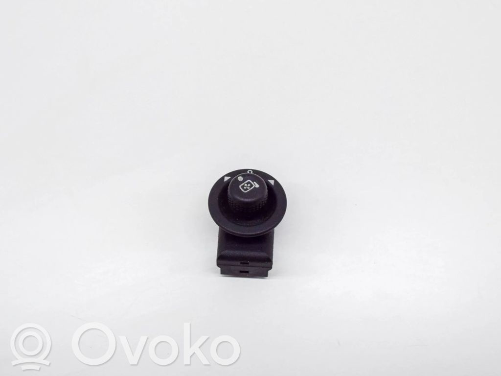 Przycisk regulacji lusterek bocznych   YUF500010,03930351