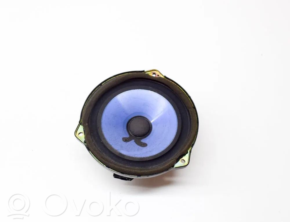 Altavoz de la puerta delantera   963203E000