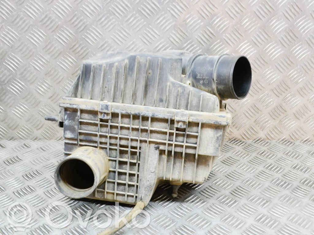 Opel Movano B Air filter box 
