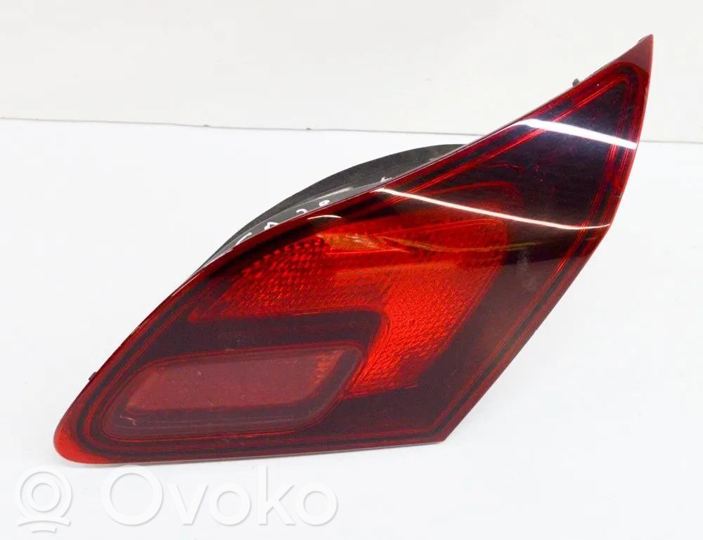 Opel Astra J Lampy tylnej klapy bagażnika 