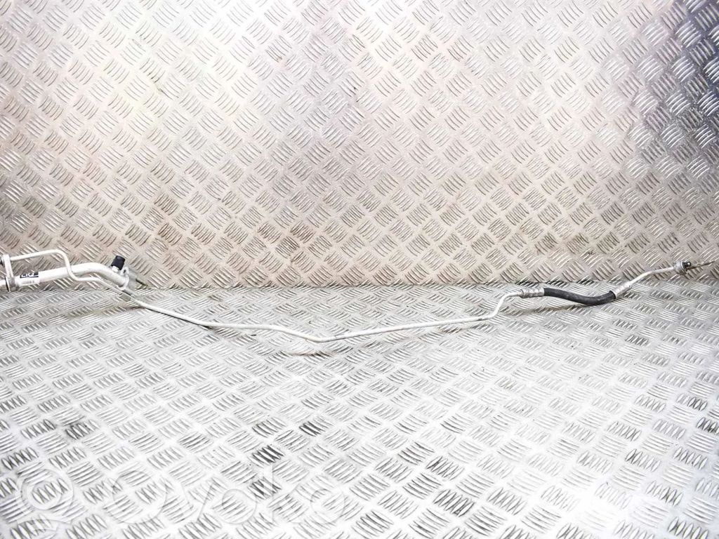 Ilmastointilaitteen putki (A/C)   92232839