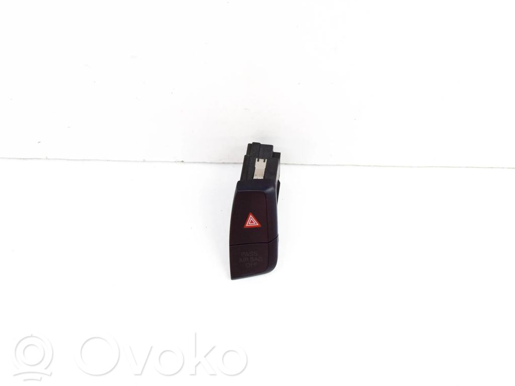 Botón interruptor de luz de peligro   8K2941509A