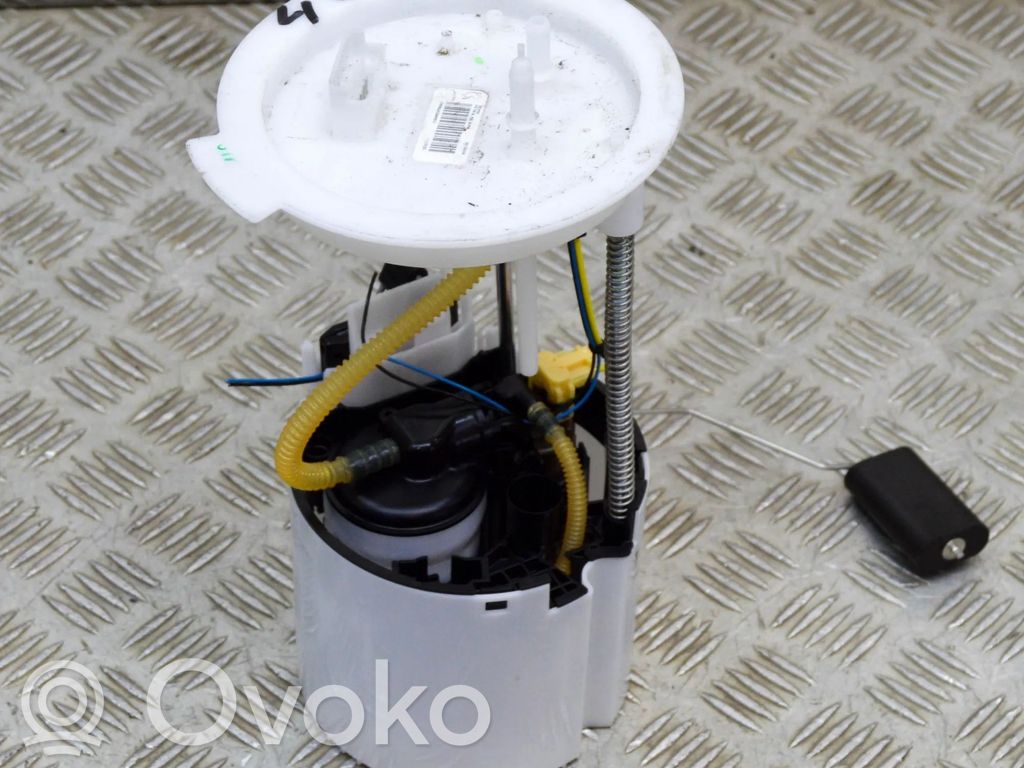 Volvo XC40 Bomba interna de combustible 